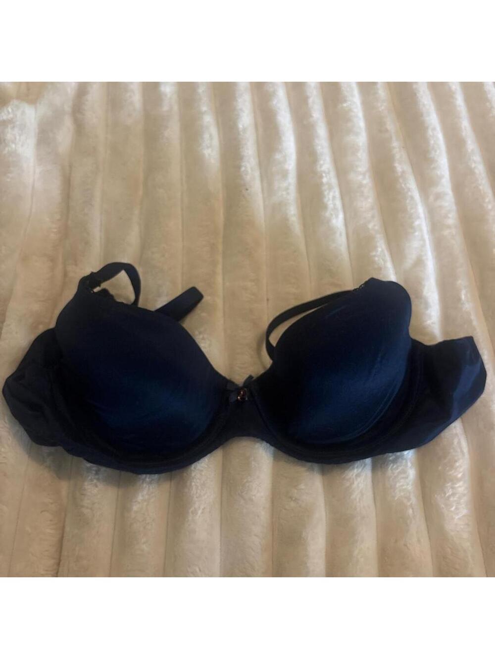Victoria's Secret Women's Navy and Black Bra